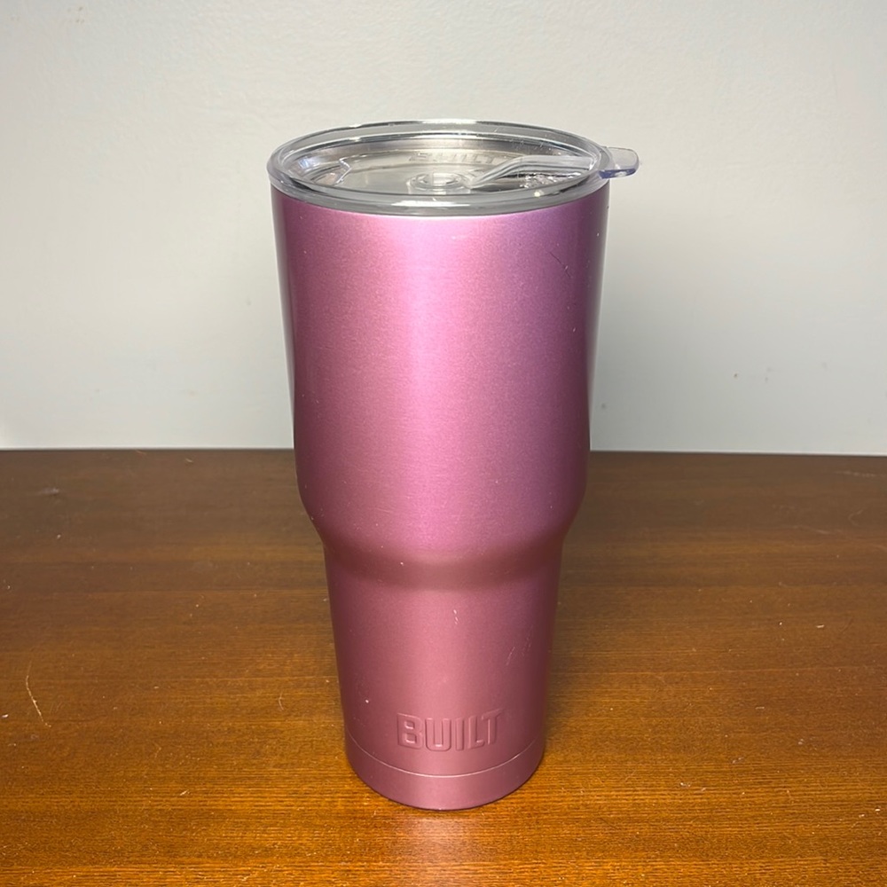 Built travel flask with lid